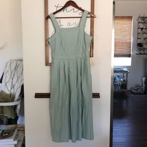 Thick Straps and Pockets
